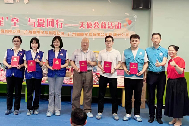 “探秘动物园，童眼看世界”——嘉毕信财税党支部书记张剑明积极投身公益活动